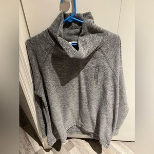 Women’s fleece top